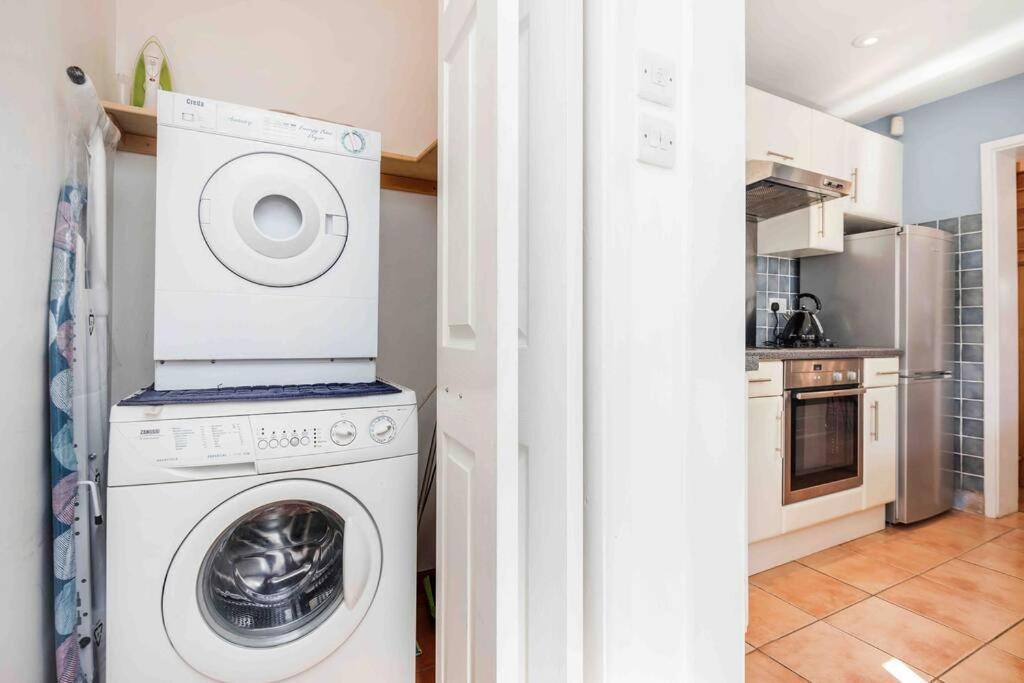 Stunning Victorian 3 Bed House Central Windsor Exterior photo
